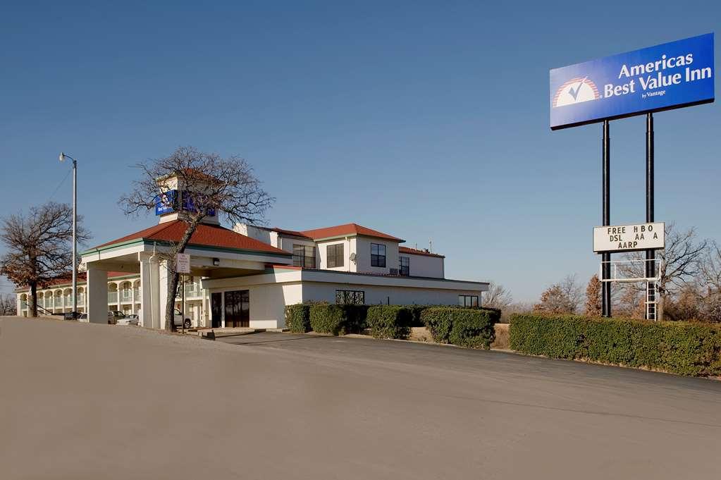 Americas Best Value Inn Bowie Экстерьер фото