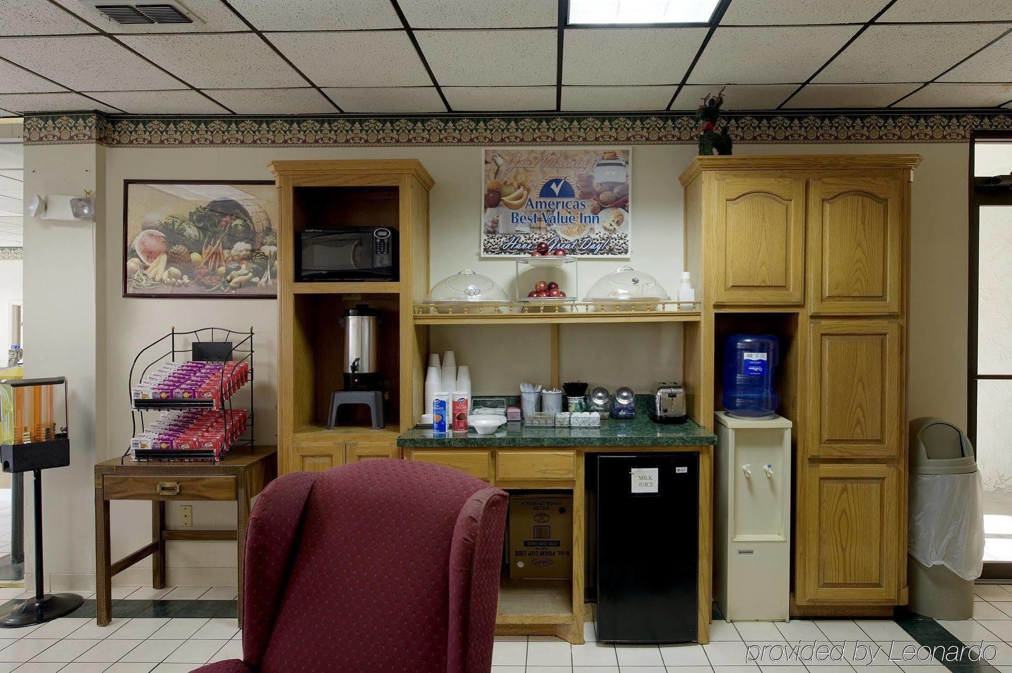Americas Best Value Inn Bowie Экстерьер фото