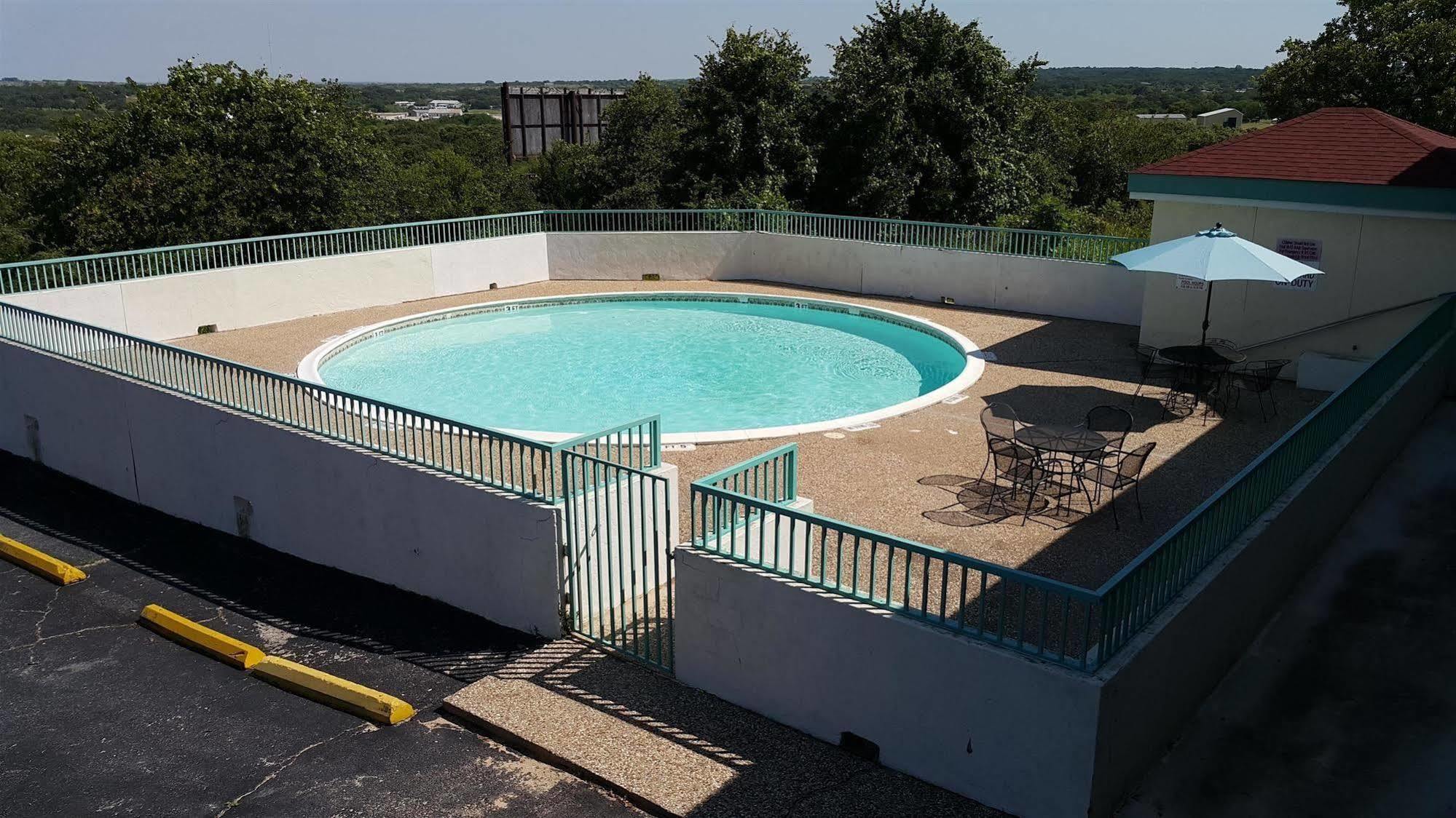 Americas Best Value Inn Bowie Экстерьер фото