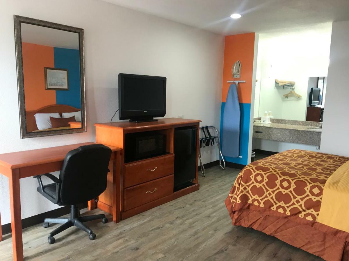 Americas Best Value Inn Bowie Экстерьер фото